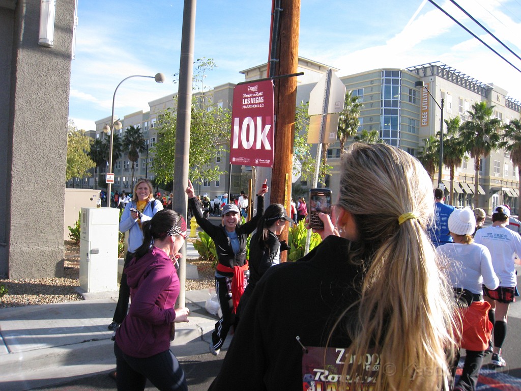 Las Vegas 2010 - Marathon 0621.JPG - The 2010 Las Vegas Fire - Ice and Sweat Tour. Half Marathon, Red Rock Canyon, Casinos, Valley of Fire.... and buffets!